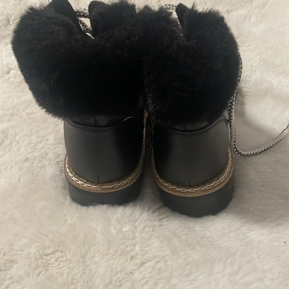 Express lace up faux fur booties size 8 - Picture 4 of 5
